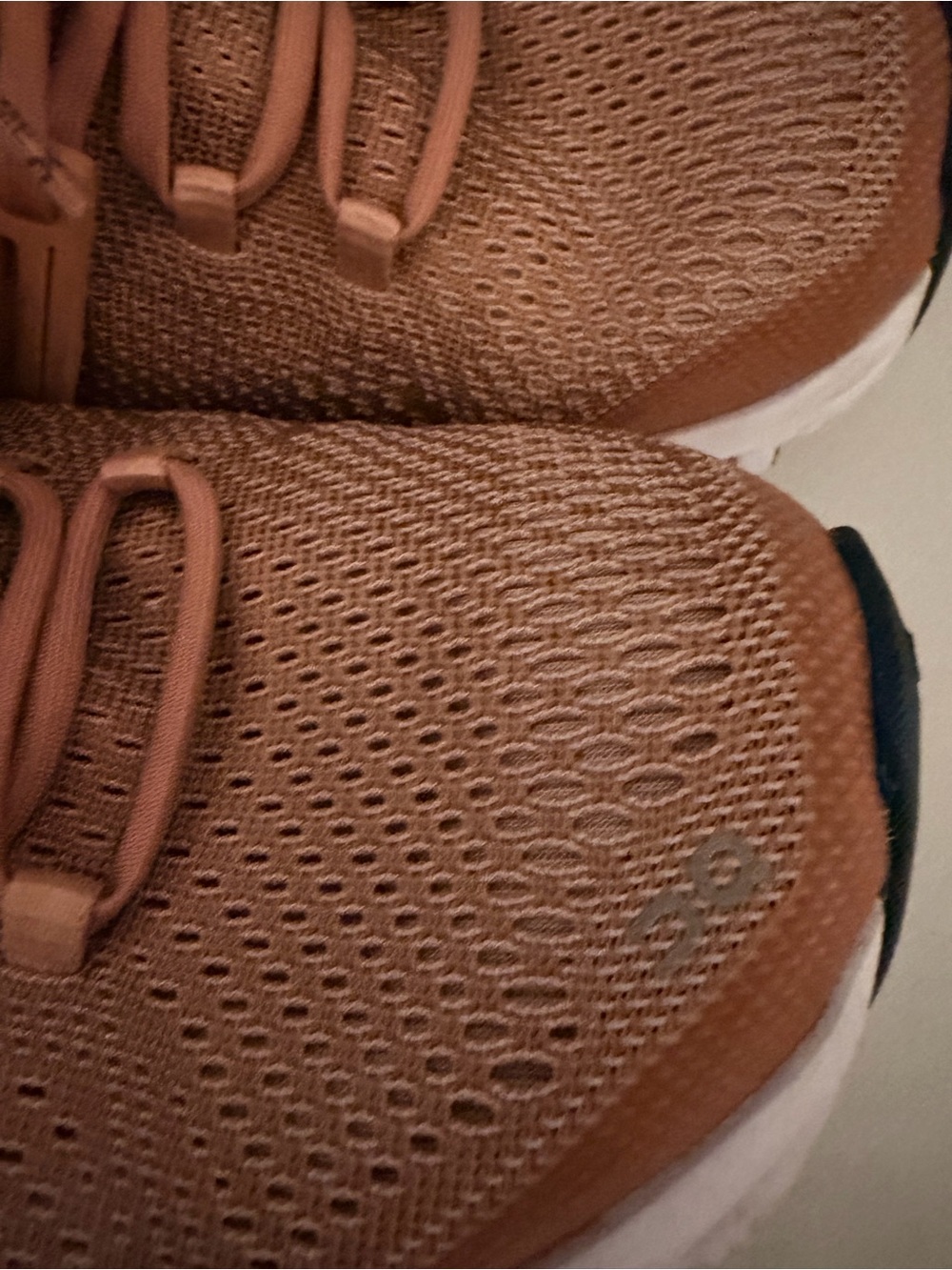 On Cloud Running Shoes OG Blush with Navy Lining - Picture 6 of 6